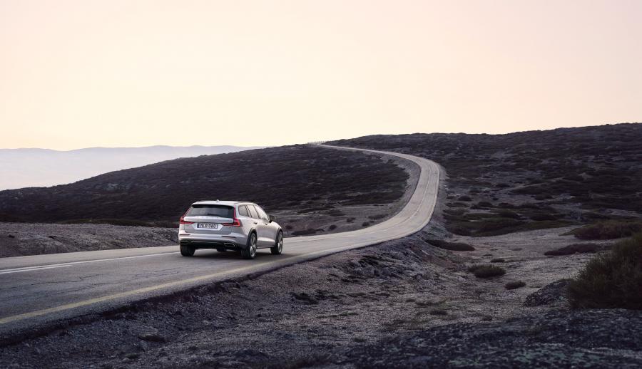  Volvo V60 T5 Cross Country 2018 года  (WW) (фото 26 из 44)